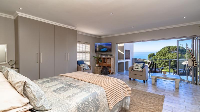 6 Bedroom Property for Sale in Outeniqua Strand Western Cape
